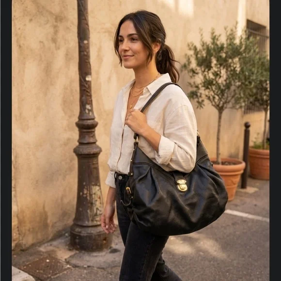 Louis Vuitton Black Shoulder Bag - Picture 1 of 12